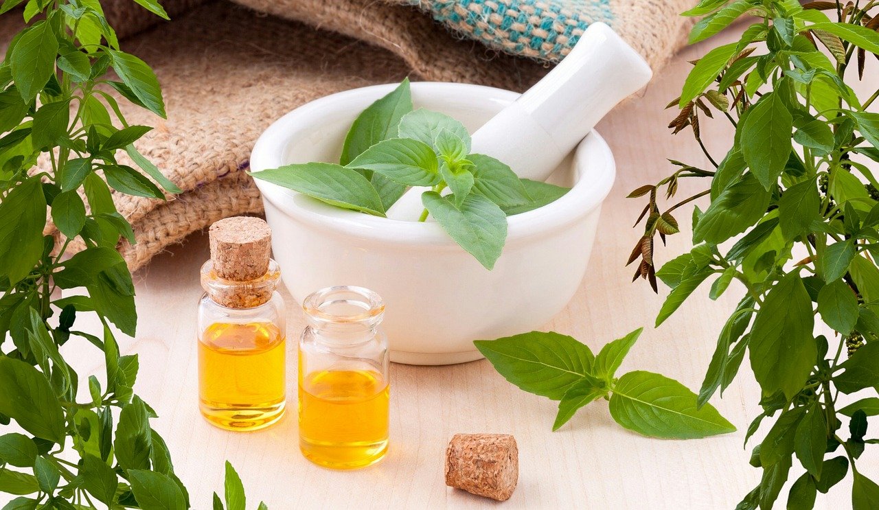 essential-oils-g9d1d71359_1280.jpg